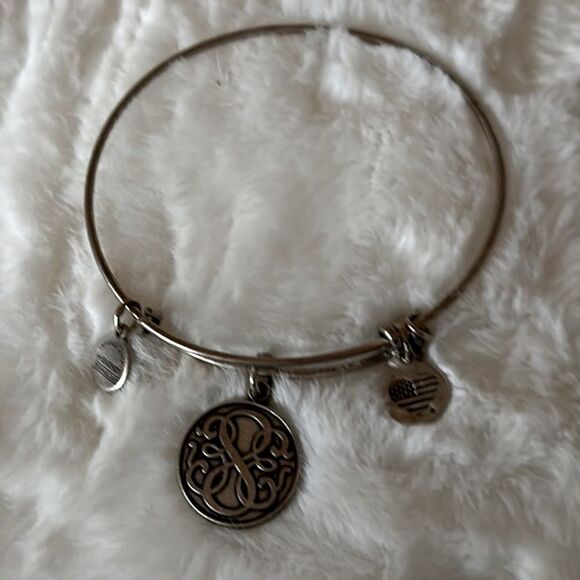 Alex and Ani 2015 Silver Scroll Design Medallion Bracelet! - Picture 4 of 7